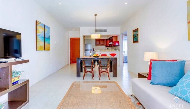 Pool, Gazebo, Parking, 2 Blocks to Beach & 5th Ave