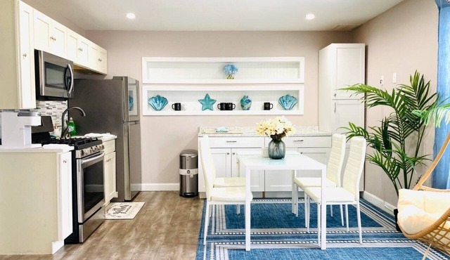 Private Apartment with private entrance, Full Bathroom, Living room, Kitchen in Cranston