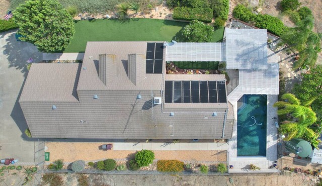 PRIVATE - Hilltop Estate W/Views, Pool, Hot Tub, Mini Golf & More!