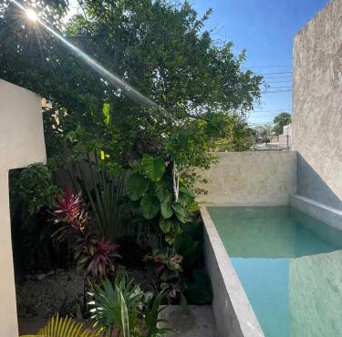 Private House with Pool, 2 Bedrooms & Parking