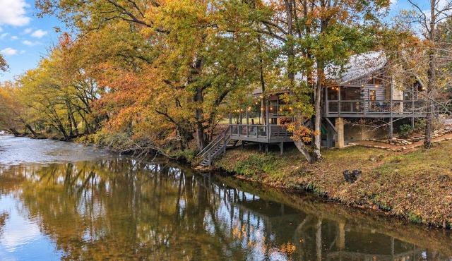 Private Riverfront Cabin with Rare Swimming Hole – Minutes to Greenbrier GSMNP in Sevierville