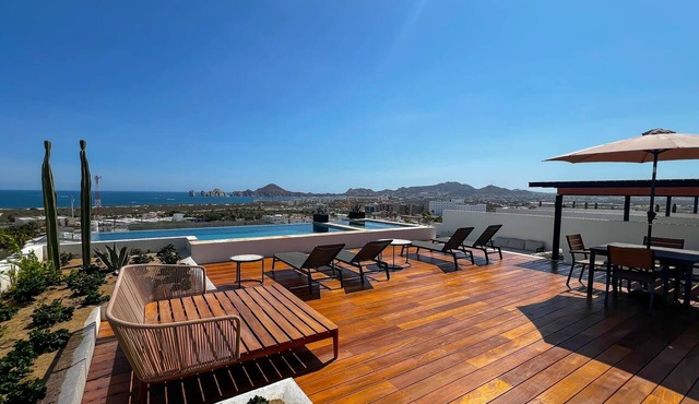 Private Rooftop Terrace, Ocean Views & Pool Access