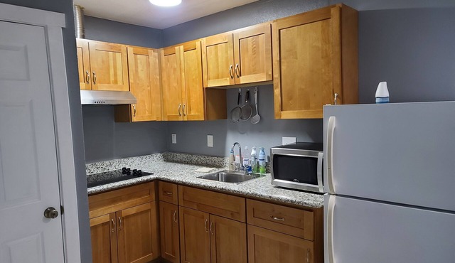 Private studio fully furnished in Antioch
