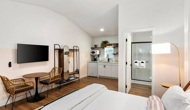 Pulehua Studio suite.hōʻoluʻolu in Chandler
