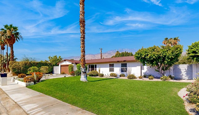 Racquet Club East Gem with 2 primary suites, heated pool & spa in Palm Springs
