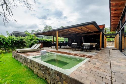 Rancho Olivos Mountain House with Private Hot Tub, Padel Court