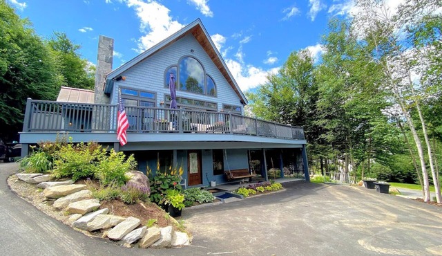 RE53 Beautiful Bretton Woods slopeside home, amazing views! AC, Hot Tub, Pool Table, Dog Friendly! in Bretton Woods