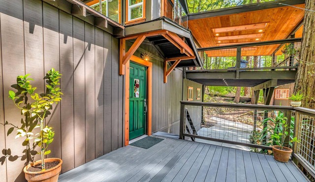 Redwood Treehouse Retreat in Loma Mar Redwoods