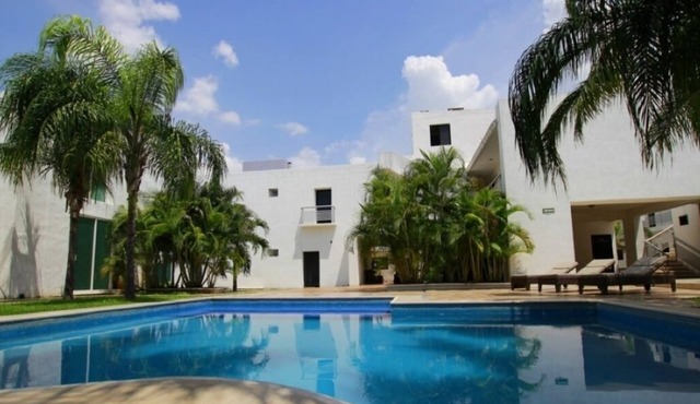 Refreshing Double Room Retreat with Poolside Access & Relaxing Terrace in Mérida