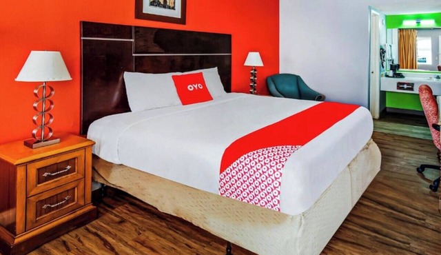 Relax in a Pet Friendly Room with King Bed and Essentials in Ridgecrest