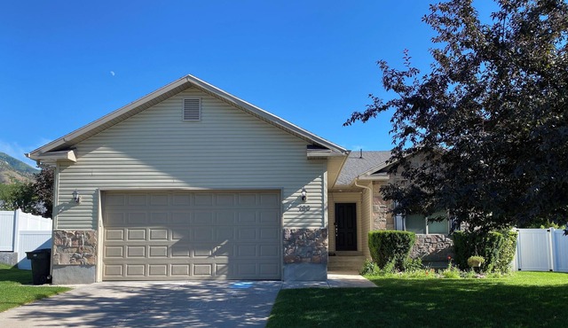 Relaxing area for family or business. Near Logan, USU, hiking, skiing,& biking. in Providence