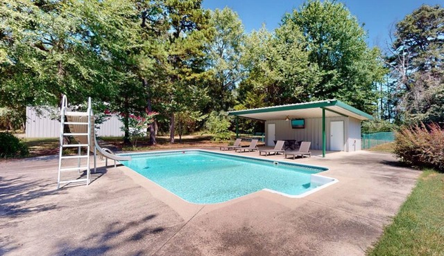 Resort Slps34/MainHouse/Pool/6Airstreams/9BD/9BTH|Pickleball Court in Broken Bow
