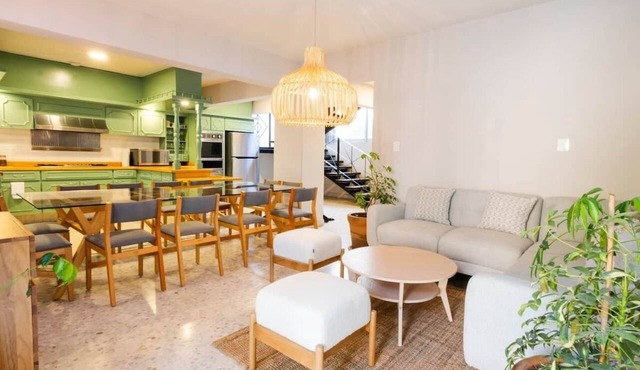 Restored 4BR, Shared Pool & Gym — Historic Oaxaca, Sleeps 14