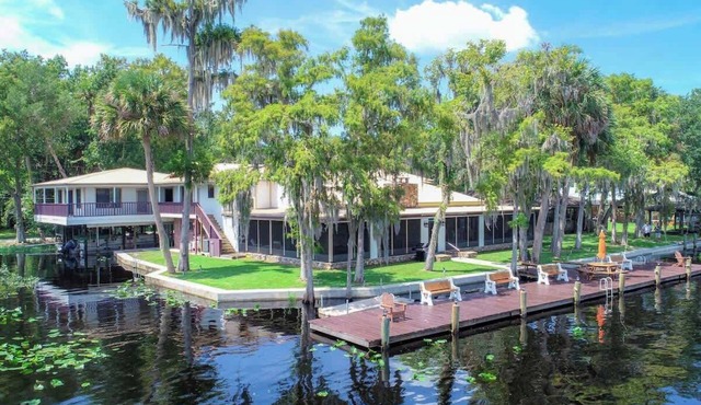 River Bend Lodge Bring your boat, Fish off dock in Astor