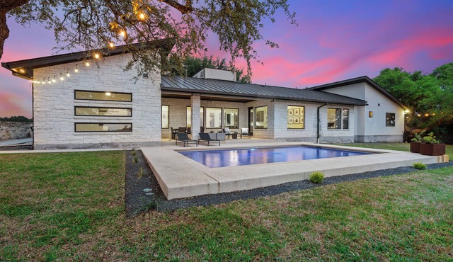 Riverfront Oasis With Private Heated Pool in Williamson County