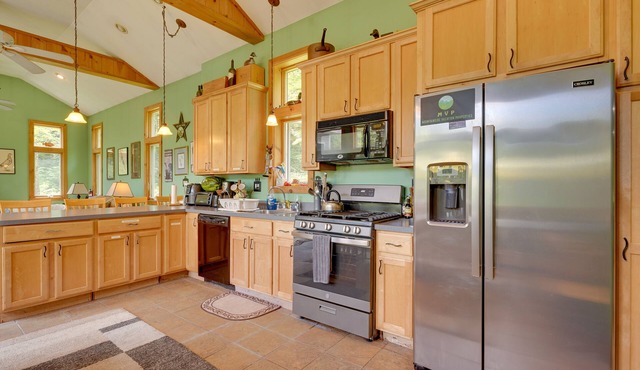 Riverfront Vermont Vacation Rental w/Hot Tub in Bridgewater