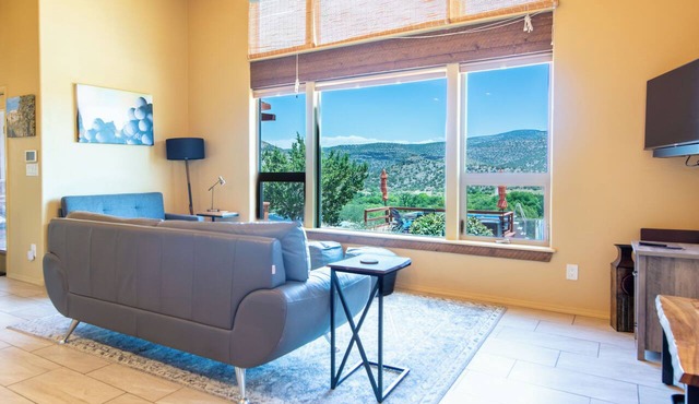 Romantic Wine Country Retreat Private Hot Tub & Valley Views