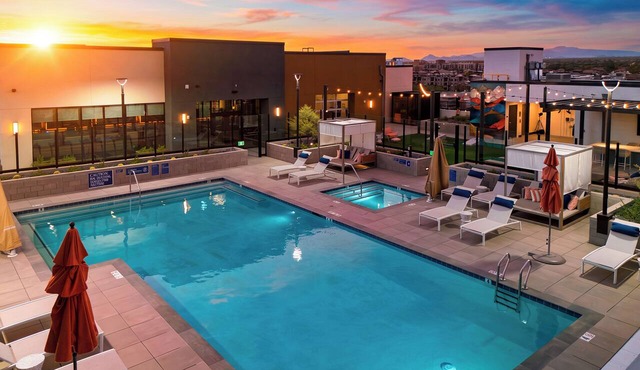 Rooftop Pool + Sauna & Spa | Mins to Desert Ridge + TPC Golf | Azur in Phoenix