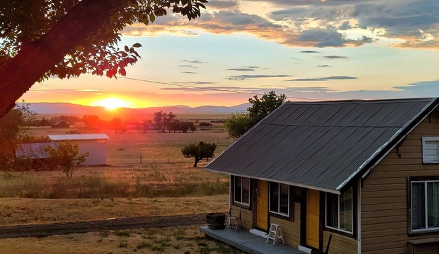 Rustic, relaxing retreat in Oregon's Dark Sky Sanctuary in New Pine Creek