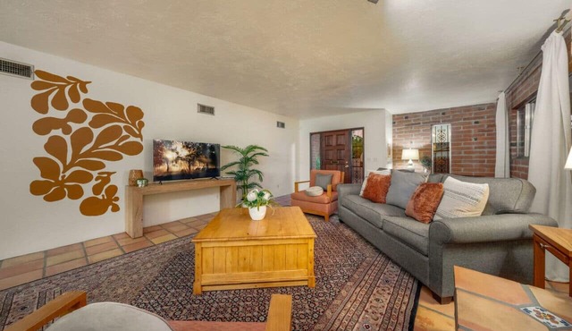 Sam HughesA/Fenced/Carport/3 BR 2 B/U of A in Tucson