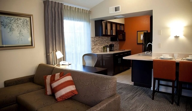 San Francisco Tour! 2 Spacious Units, Free Breakfast, Full Kitchen, Outdoor Pool