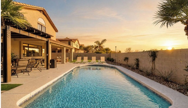 Scottsdale Summers - Grand Getaway with Pool, Billiards, and Putting Green in Scottsdale