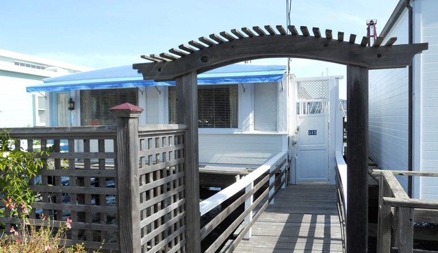 Secluded, Romantic, Private, on the Water in Sausalito