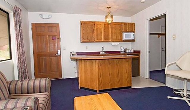 Sequim Bay Lodge in Sequim