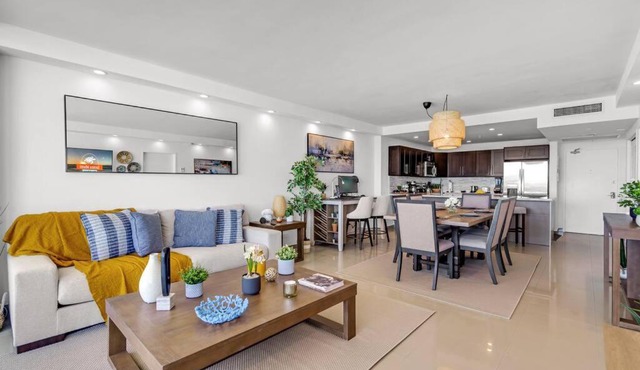 Serena Miami Beachfront 2 Bedrooms with Direct OceanView and Parking in Miami Beach
