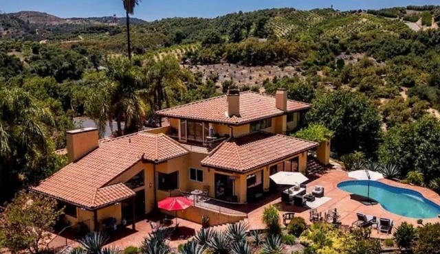 Serene 4-bedroom Hilltop Villa with breathtaking views