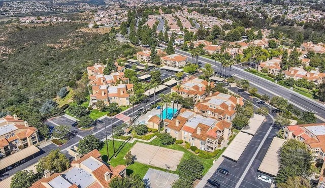 Serene Canyon-Side 2BR/2Bath + Loft Sleeps 6 @ Central SD near tech hubs & UTC in San Diego