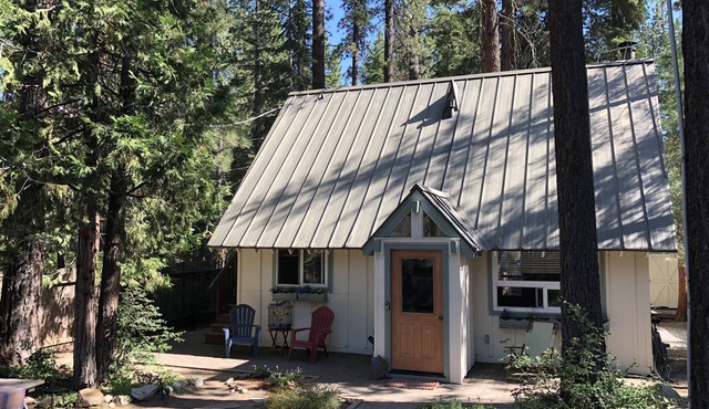Serene Lakeside Home - Path to Beach - Fenced Yard - Sleeps 6