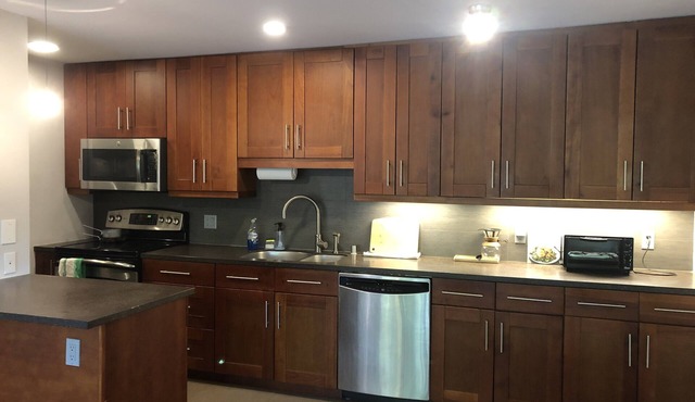 SFO | Dtown Burlingame| Kitchen Island | Privacy in Burlingame