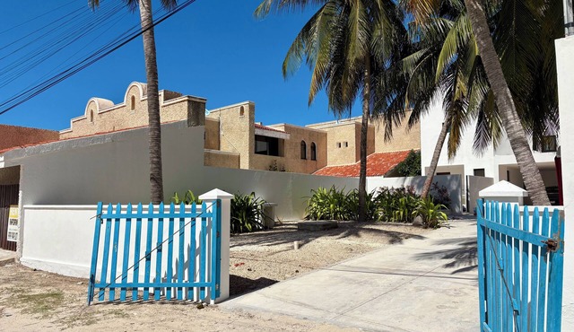Shati House. A cozy space in front of the sea