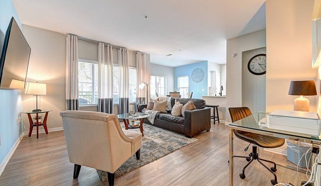 Sky Luxury 2BDRM Suite | Deluxe Living Cali in Valencia