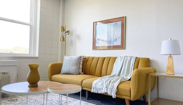 Sleepover | Charming 1BD/1BA + Gym - Cincinnati in Cincinnati