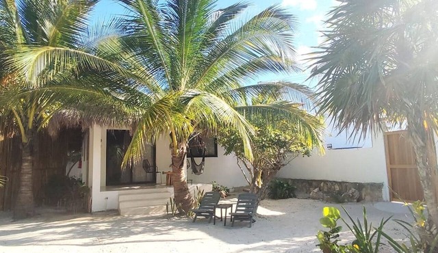 Sleeps 4, Kitchen, Starlink, 1 Min to Beach, C2