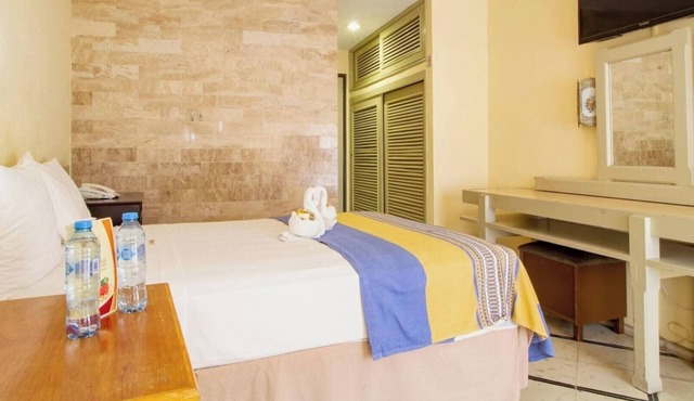 Soak Up the Sun in Mérida Centro with Pool Access & Close to Local Experiences