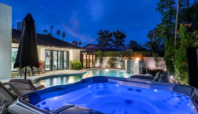 Solterra - Heated Pool, Hot Tub, Sauna, Pickleball