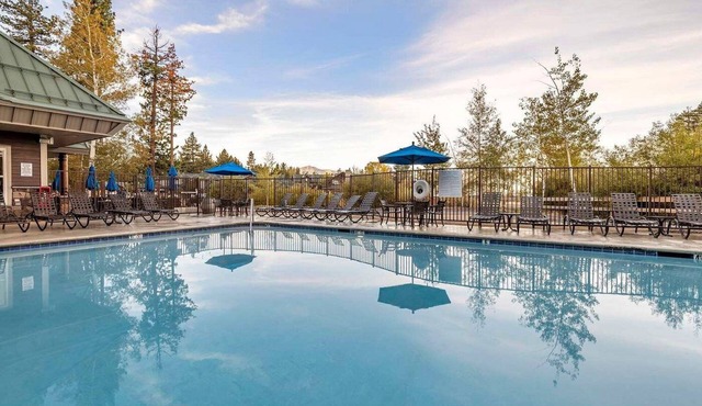 South Lake Tahoe | Pool & Ski Access | 2BR Suite in South Lake Tahoe