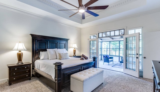 Spacious -5 bed-5ba Golf Course - Lake Access - Pet Friendly - Long-Term Stays in Humble