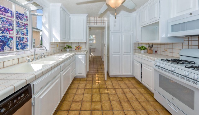 Spacious 5-Bedroom Residence in Prestigious Beverlywood