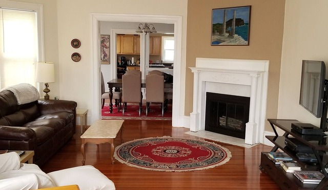 Spacious Condo In Cranston/Providence Line - 2 Bed in Cranston