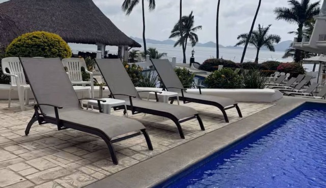 Spacious, Family-Friendly Apartment with Ocean Views