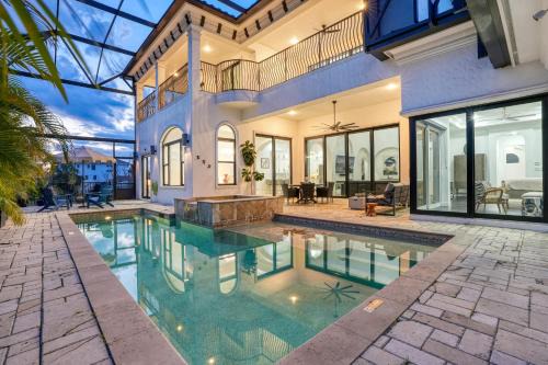 Spacious Luxury Waterfront Retreat with Pool & Spa in Naples