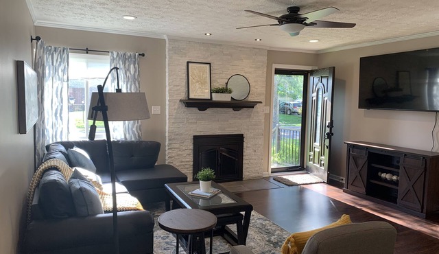 Spacious, modern 4 bd, 2 bath w/upscale backyard in Columbus