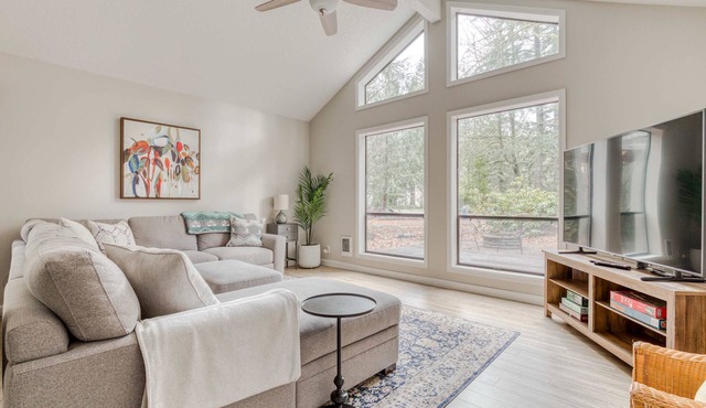 Spacious Mountain Home with Decks, Firepit, Grill, Wood Stove, W&D, & Free WiFi in Rhododendron