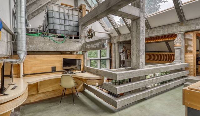 Spacious, Smart Home Running on Solar Power w/ Unique, custom detail built in! in Warren