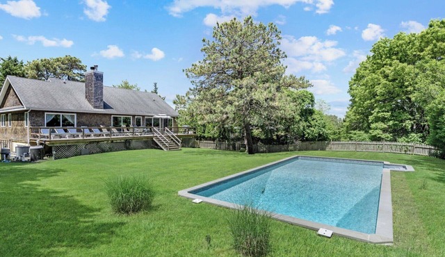 Spacious Southampton Home in Shinnecock Hills, Central Between Southampton,. in Southampton
