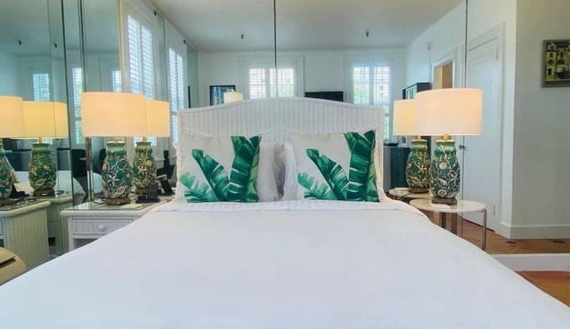 SpecialOfferPool/StepsToBeach/CharmStudio in Palm Beach
